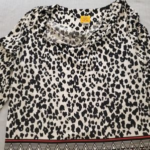 Black and white print top